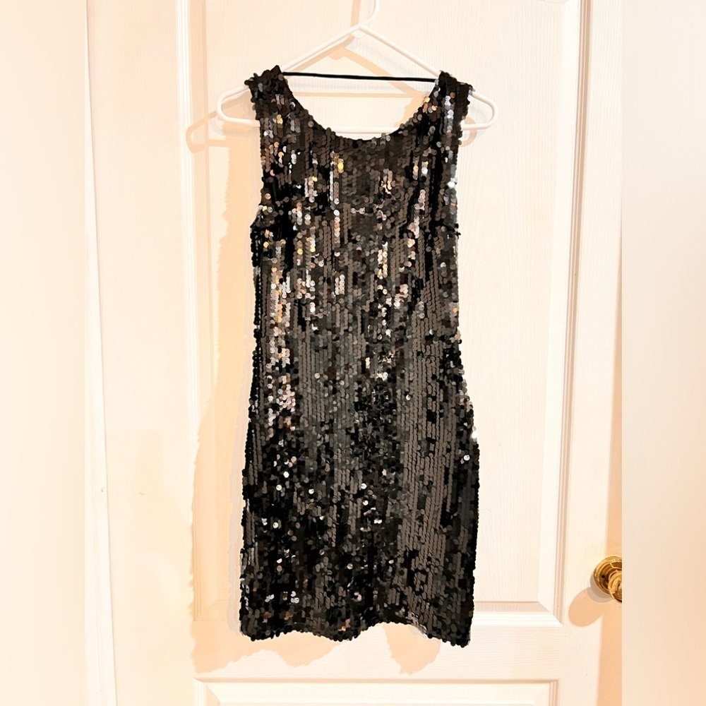FINAL PRICE Aryn K Sequined Semi-Form Fitting Cocktail Dress